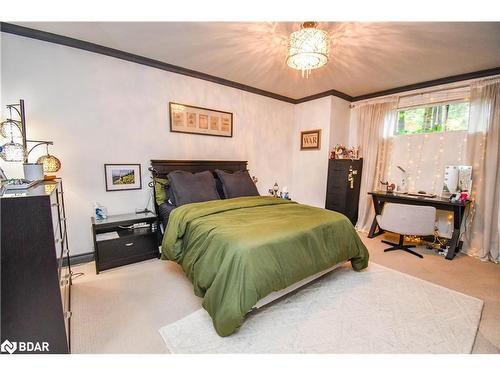 17 Highland Drive, Oro-Medonte, ON - Indoor Photo Showing Bedroom