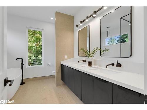 35 Second Street, Orangeville, ON - Indoor Photo Showing Bathroom