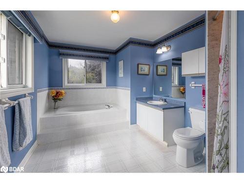 56 Stoneybrook Crescent, Barrie, ON - Indoor Photo Showing Bathroom