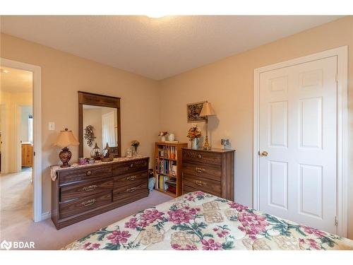 56 Stoneybrook Crescent, Barrie, ON - Indoor Photo Showing Bedroom