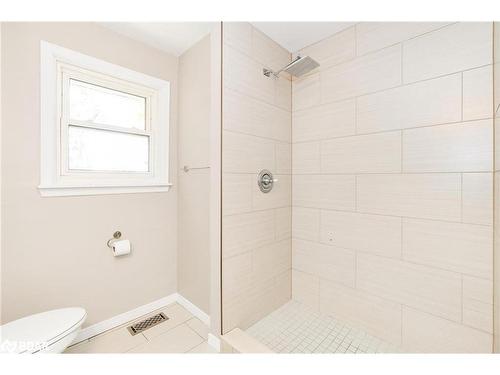 2900 Lakeshore Road E, Oro-Medonte, ON - Indoor Photo Showing Bathroom