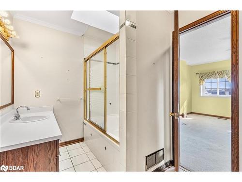 36 Kempenfelt Drive, Barrie, ON - Indoor Photo Showing Bathroom