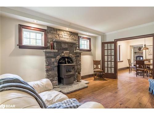 5395 Line 8 N, Oro-Medonte, ON - Indoor Photo Showing Living Room With Fireplace