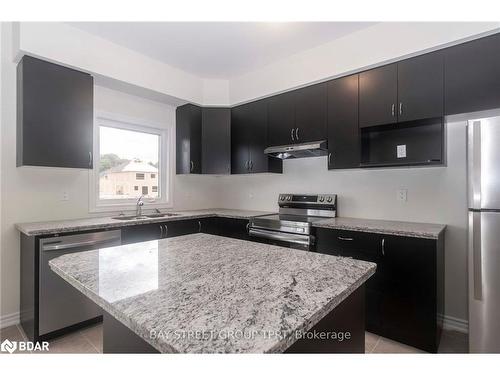 210 Beechwood Forest Lane, Gravenhurst, ON - Indoor Photo Showing Kitchen With Upgraded Kitchen