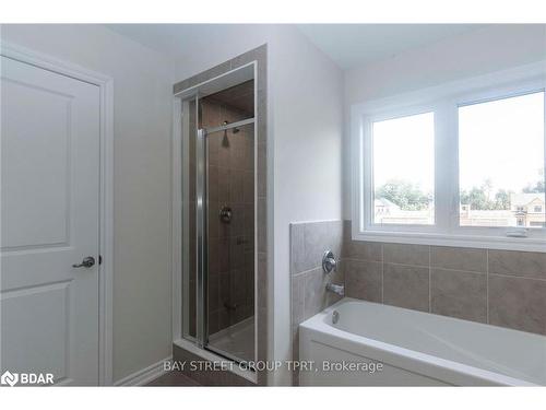 210 Beechwood Forest Lane, Gravenhurst, ON - Indoor Photo Showing Bathroom