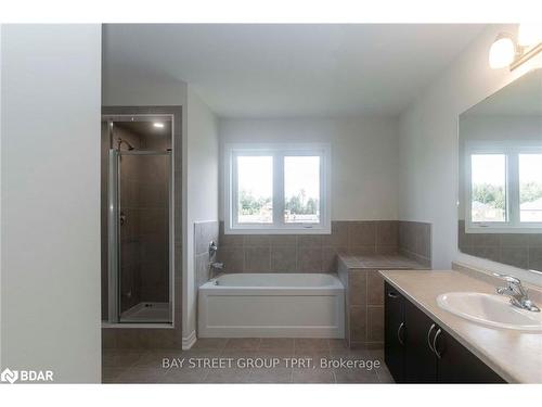 210 Beechwood Forest Lane, Gravenhurst, ON - Indoor Photo Showing Bathroom