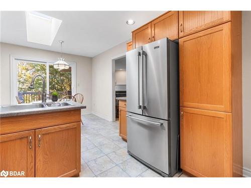 16-141 Welland Vale Road, St. Catharines, ON - Indoor Photo Showing Kitchen