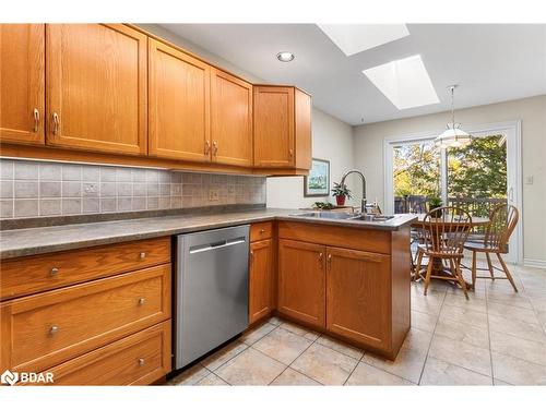 16-141 Welland Vale Road, St. Catharines, ON - Indoor Photo Showing Kitchen With Double Sink