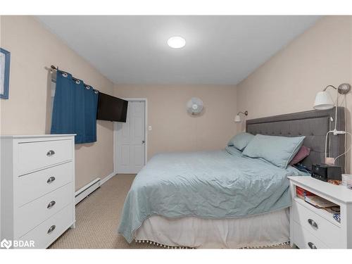 758 Yonge Street, Midland, ON - Indoor Photo Showing Bedroom