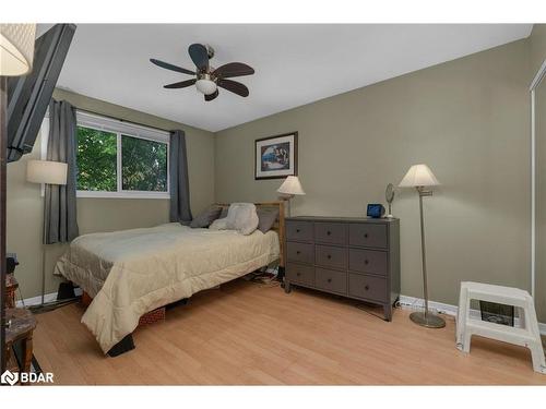 290 Pine Drive, Barrie, ON - Indoor Photo Showing Bedroom