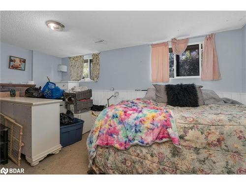 290 Pine Drive, Barrie, ON - Indoor Photo Showing Bedroom