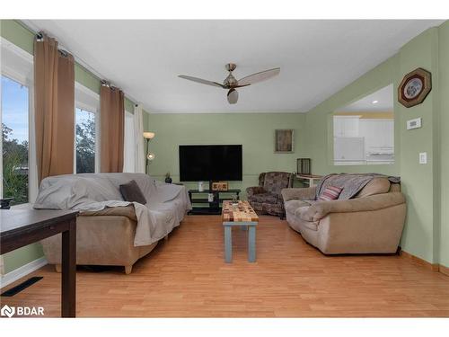 290 Pine Drive, Barrie, ON - Indoor Photo Showing Living Room