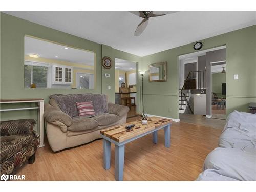 290 Pine Drive, Barrie, ON - Indoor Photo Showing Living Room