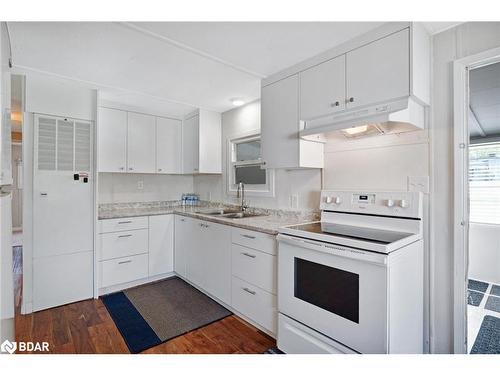 59 Hawthorne Drive, Innisfil, ON - Indoor Photo Showing Kitchen With Double Sink