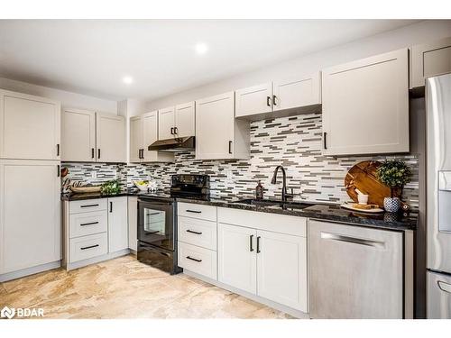 100 D'Ambrosio Drive, Barrie, ON - Indoor Photo Showing Kitchen With Upgraded Kitchen