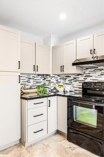 100 D'Ambrosio Drive, Barrie, ON - Indoor Photo Showing Kitchen With Upgraded Kitchen