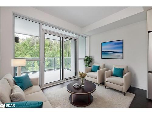 249-415 Sea Ray Avenue, Innisfil, ON - Indoor Photo Showing Living Room