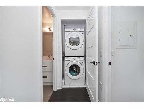 249-415 Sea Ray Avenue, Innisfil, ON - Indoor Photo Showing Laundry Room