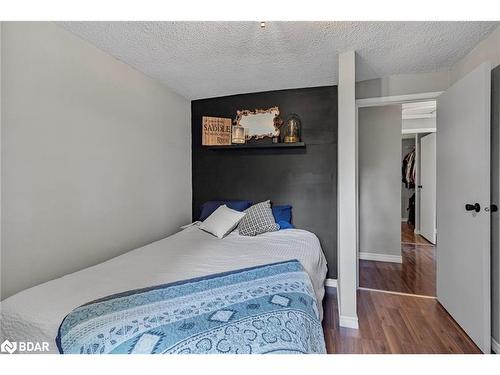 36 Kipling Place, Barrie, ON - Indoor Photo Showing Bedroom