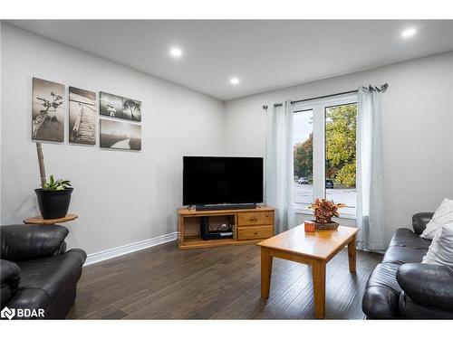 39 Centennial Heightst Crt Court, Meaford, ON - Indoor Photo Showing Living Room