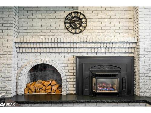 39 Centennial Heightst Crt Court, Meaford, ON - Indoor Photo Showing Living Room With Fireplace