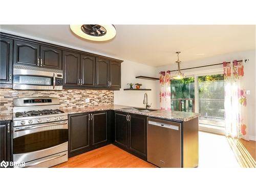 156 Columbia Road, Barrie, ON - Indoor Photo Showing Kitchen