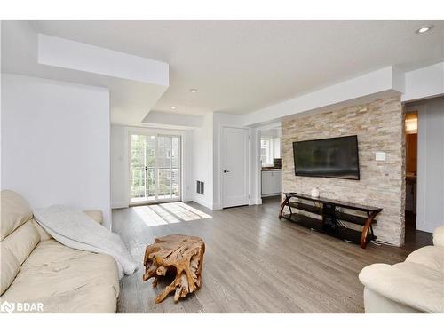 6-51 Ferndale Drive S, Barrie, ON - Indoor Photo Showing Living Room