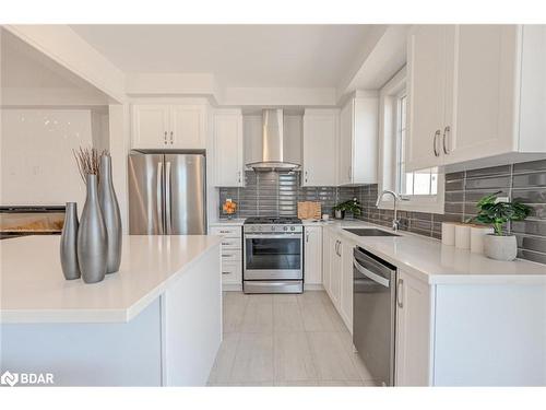 113 Sagewood Avenue, Barrie, ON - Indoor Photo Showing Kitchen With Stainless Steel Kitchen With Upgraded Kitchen