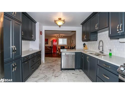 99 Leggott Avenue, Barrie, ON - Indoor Photo Showing Kitchen