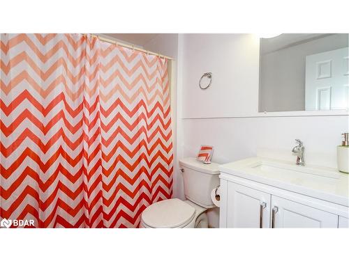 99 Leggott Avenue, Barrie, ON - Indoor Photo Showing Bathroom