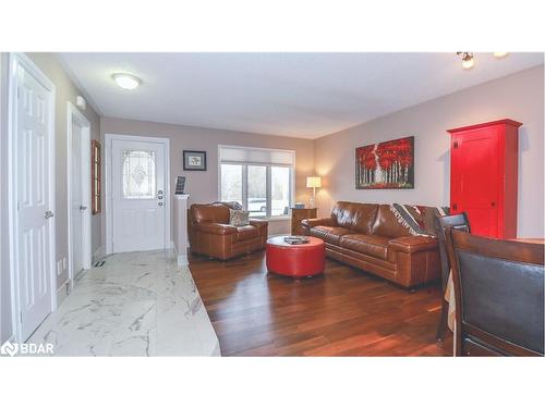 99 Leggott Avenue, Barrie, ON - Indoor Photo Showing Living Room