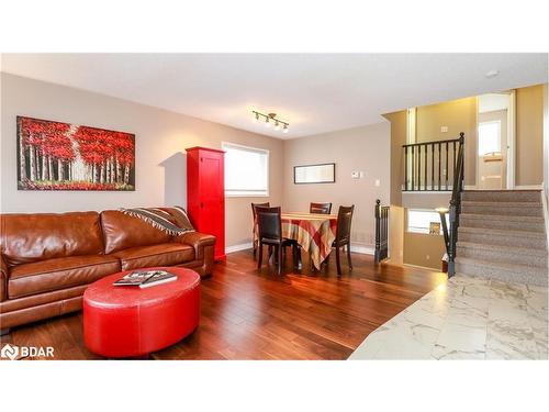 99 Leggott Avenue, Barrie, ON - Indoor Photo Showing Living Room