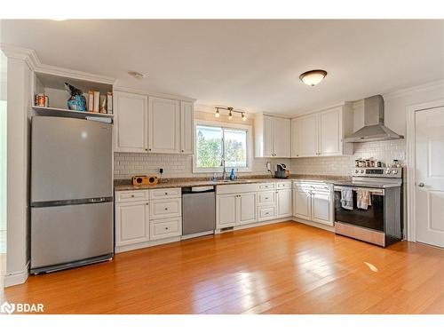 5516 County Road 90, Springwater, ON - Indoor Photo Showing Kitchen