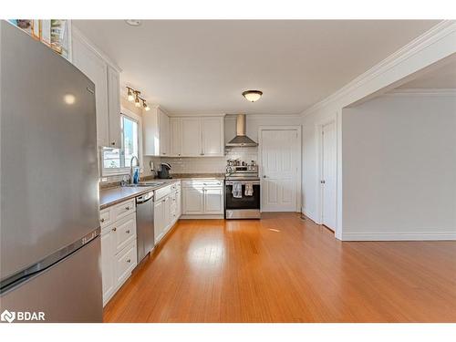 5516 County Road 90, Springwater, ON - Indoor Photo Showing Kitchen