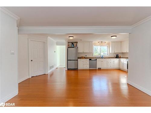 5516 County Road 90, Springwater, ON - Indoor Photo Showing Kitchen