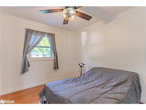 5516 County Road 90, Springwater, ON - Indoor Photo Showing Bedroom