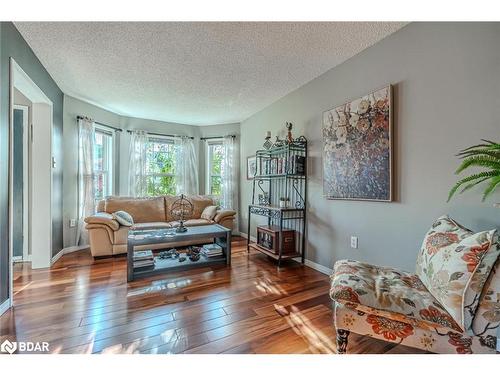 34 Ward Drive, Barrie, ON - Indoor Photo Showing Living Room