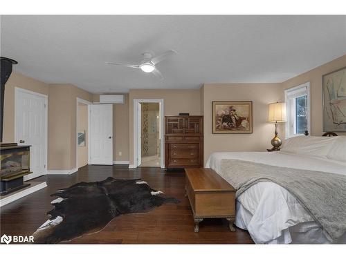 54 Highland Drive Drive, Oro-Medonte, ON - Indoor Photo Showing Bedroom