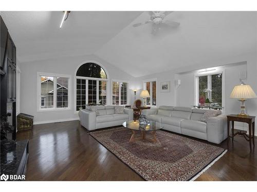 54 Highland Drive Drive, Oro-Medonte, ON - Indoor Photo Showing Living Room