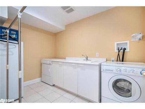 701-40 Trott Boulevard, Collingwood, ON - Indoor Photo Showing Laundry Room