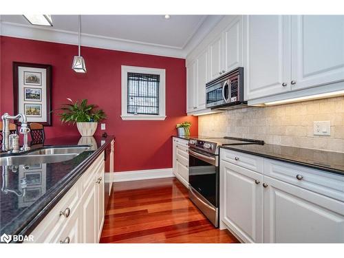 701-40 Trott Boulevard, Collingwood, ON - Indoor Photo Showing Kitchen With Double Sink