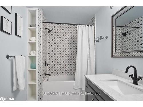 61 Earl Street, Wasaga Beach, ON - Indoor Photo Showing Bathroom