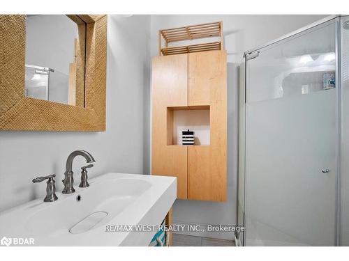 61 Earl Street, Wasaga Beach, ON - Indoor Photo Showing Bathroom