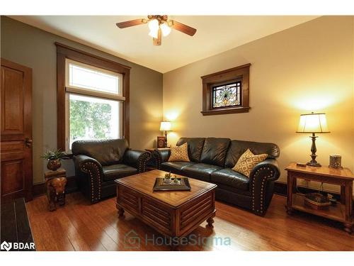 212 Front Street, Stratford, ON - Indoor Photo Showing Living Room