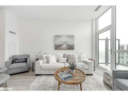 427-415 Sea Ray Ave Avenue, Innisfil, ON - Indoor Photo Showing Living Room