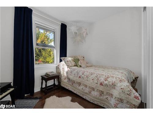 194 Ferndale Drive N, Barrie, ON - Indoor Photo Showing Bedroom