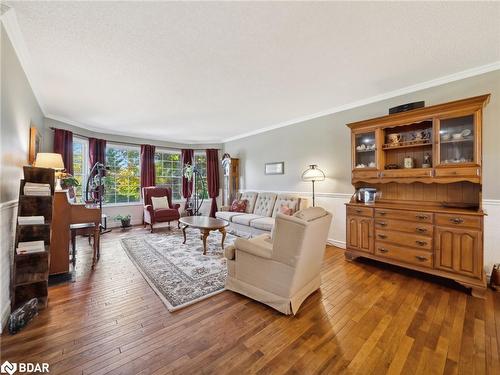 4 Rosemarie Drive Drive, Oro-Medonte, ON - Indoor Photo Showing Living Room