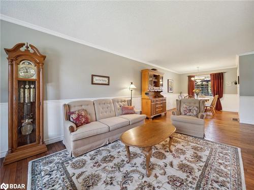 4 Rosemarie Drive Drive, Oro-Medonte, ON - Indoor Photo Showing Living Room