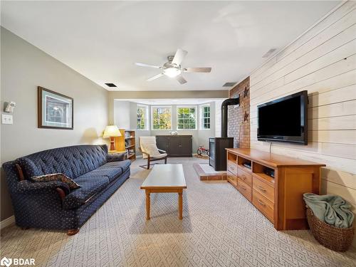 4 Rosemarie Drive Drive, Oro-Medonte, ON - Indoor Photo Showing Living Room