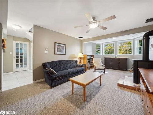 4 Rosemarie Drive Drive, Oro-Medonte, ON - Indoor Photo Showing Living Room